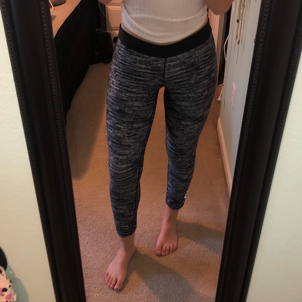 medium cropped nike dri fit reflective leggings